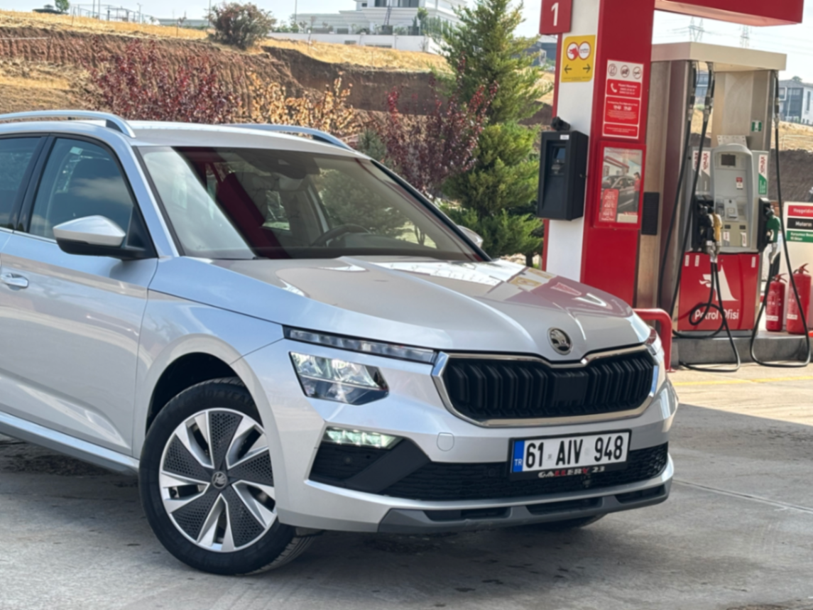 2025 SKODA KAMİQ 1.0 TSİ PREMIUM HATASIZ BOYASIZ 25.000 KM SIFIR  - 4