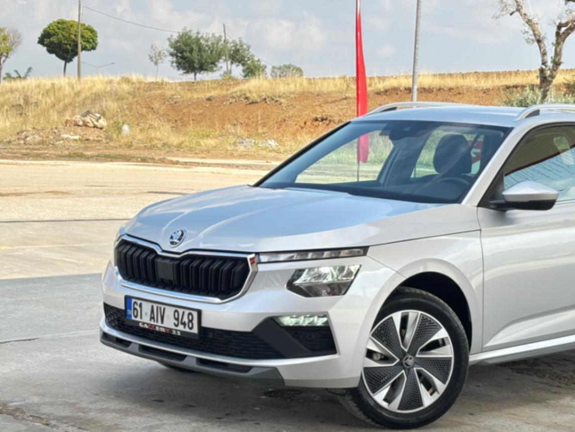 2025 SKODA KAMİQ 1.0 TSİ PREMIUM HATASIZ BOYASIZ 25.000 KM SIFIR  - 2